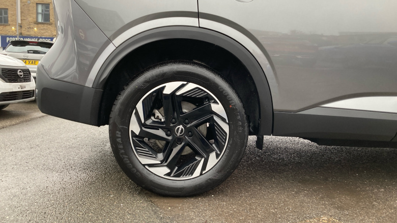 Nissan Qashqai 1.3 DiG-T MH N-Connecta [Glass Roof] 5dr Petrol Hatchback